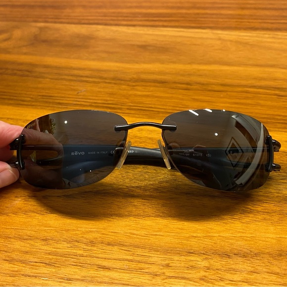 Revo polarized sunglasses with case - Picture 2 of 14